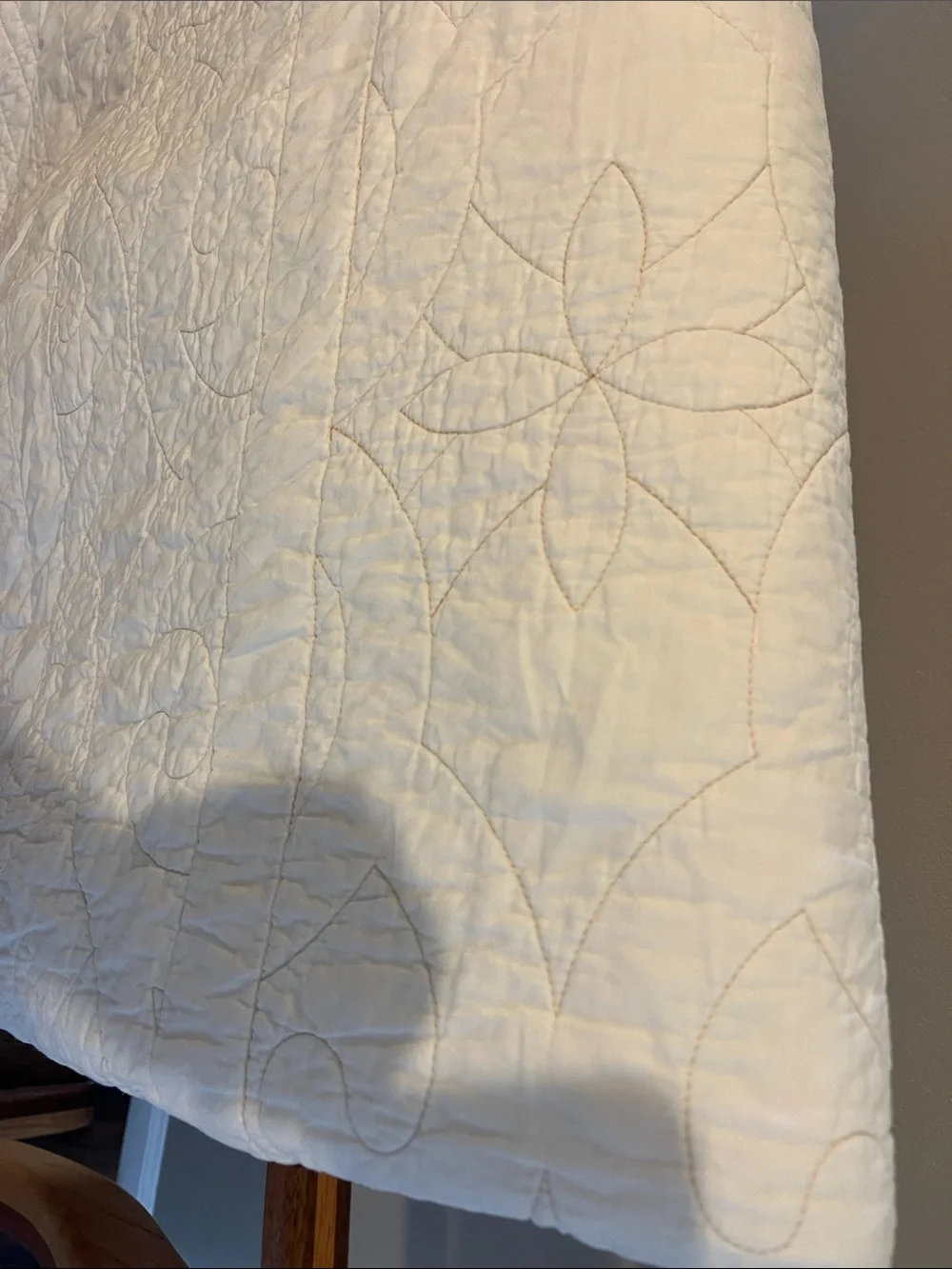 Beautiful Vintage Chariot Wheel quilt with 2- matching shams -queen size